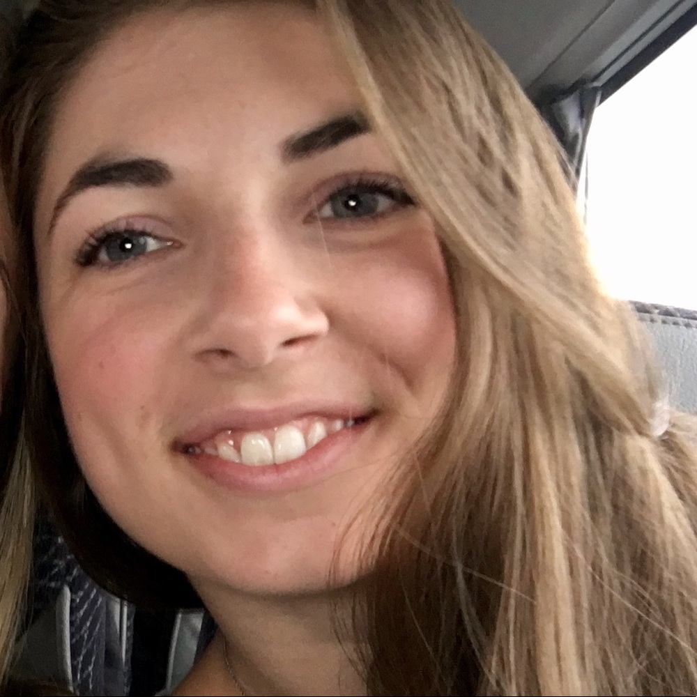 Meet your Posher, Maura